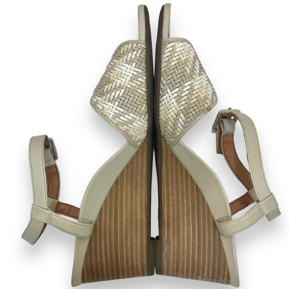 Vionic Cream Wedge Heels - Picture 4 of 13